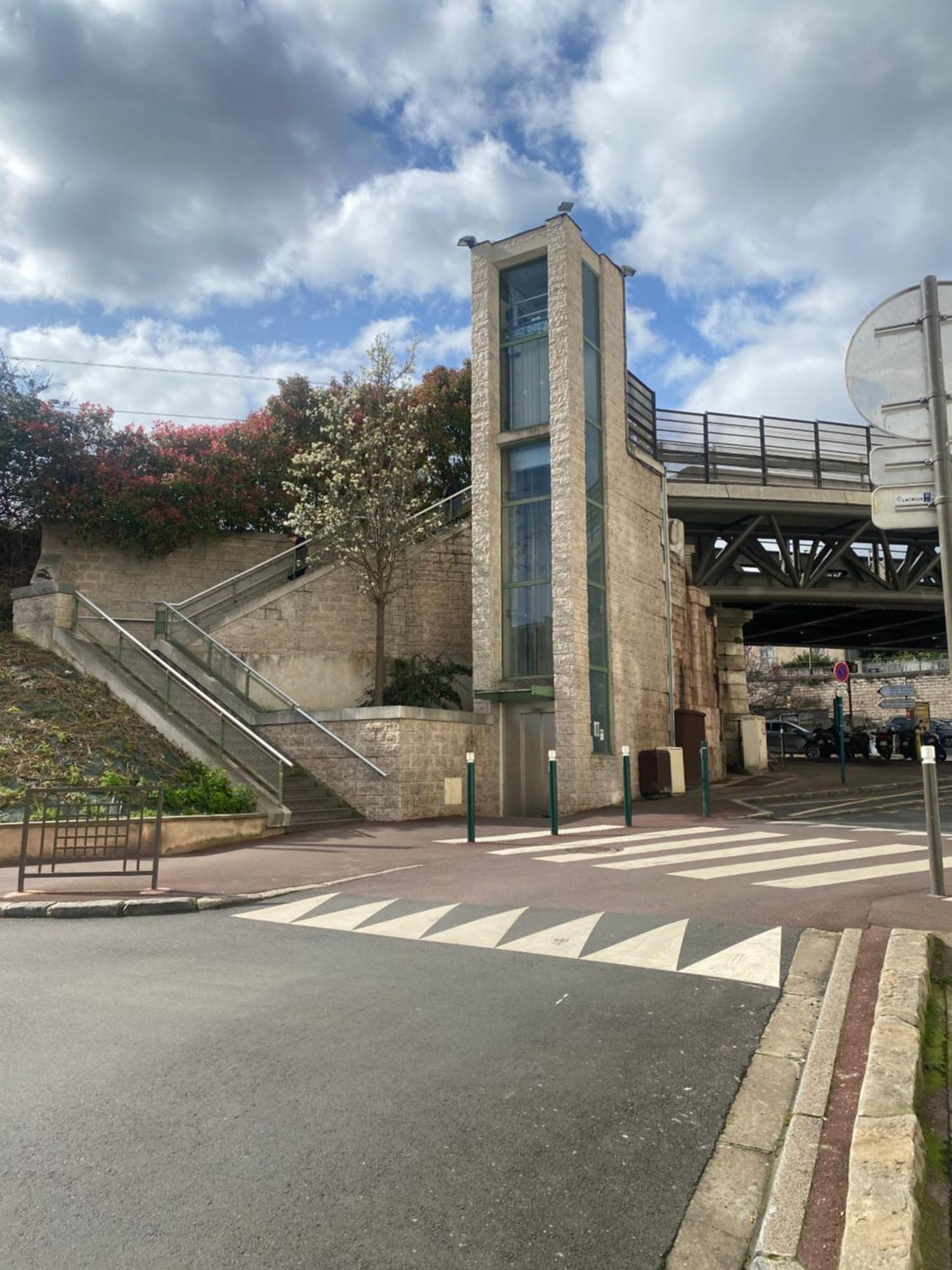 Emplacement Exceptionnel Et Rare Paris Suresnes Longchamp Экстерьер фото